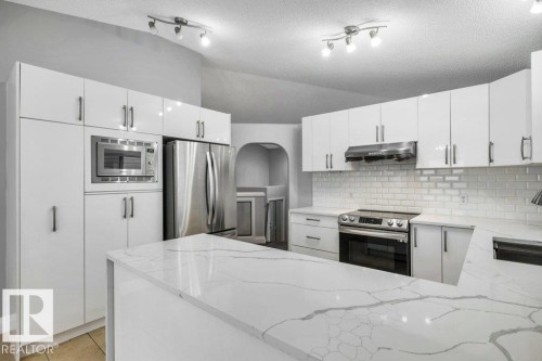 2812 40A Avenue, Edmonton, AB - Indoor Photo Showing Kitchen With Stainless Steel Kitchen With Upgraded Kitchen