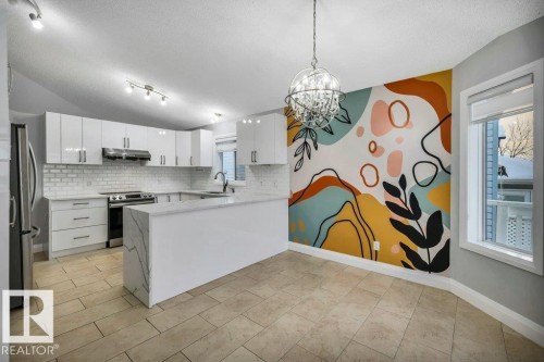 2812 40A Avenue, Edmonton, AB - Indoor Photo Showing Kitchen With Upgraded Kitchen