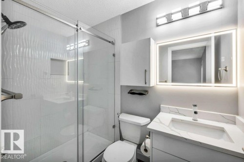 2812 40A Avenue, Edmonton, AB - Indoor Photo Showing Bathroom