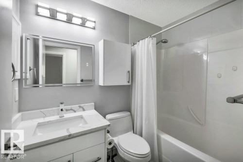 2812 40A Avenue, Edmonton, AB - Indoor Photo Showing Bathroom