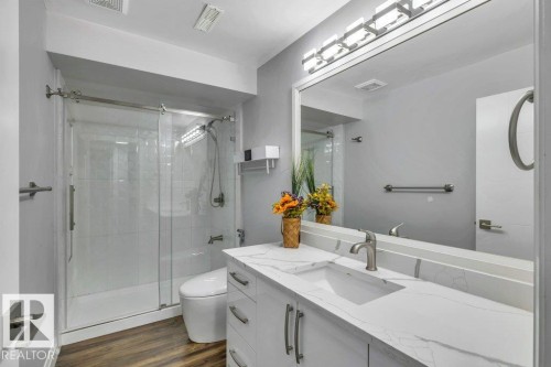 2812 40A Avenue, Edmonton, AB - Indoor Photo Showing Bathroom