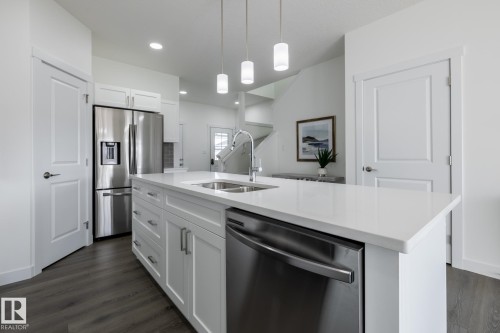 5226 Kinney Place, Edmonton, AB - Indoor Photo Showing Kitchen With Double Sink With Upgraded Kitchen