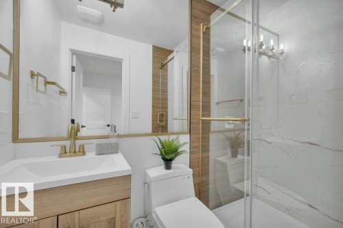 8506 153 Street, Edmonton, AB - Indoor Photo Showing Bathroom