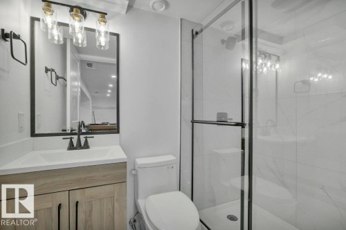 8506 153 Street, Edmonton, AB - Indoor Photo Showing Bathroom