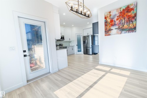 19 1703 16 Ave Avenue Nw, Edmonton, AB - Indoor Photo Showing Kitchen