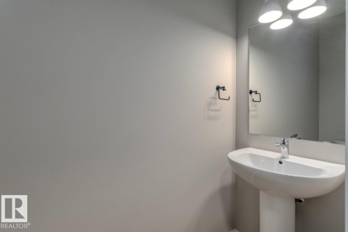 7113 51 Avenue, Beaumont, AB - Indoor Photo Showing Bathroom