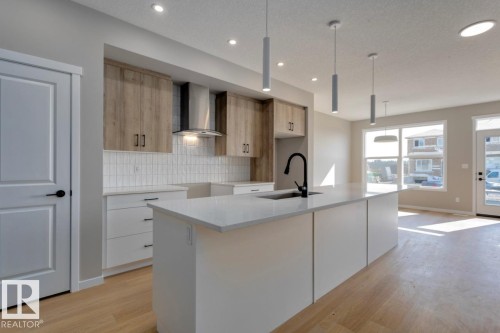 7113 51 Avenue, Beaumont, AB - Indoor Photo Showing Kitchen With Upgraded Kitchen