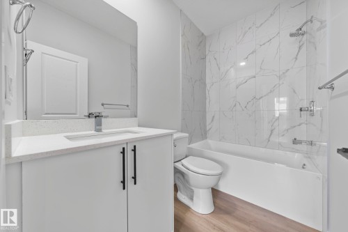 16521 20 Avenue, Edmonton, AB - Indoor Photo Showing Bathroom