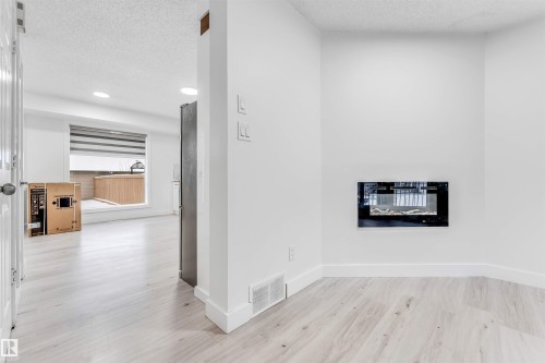 2911 26 Street, Edmonton, AB - Indoor Photo Showing Other Room