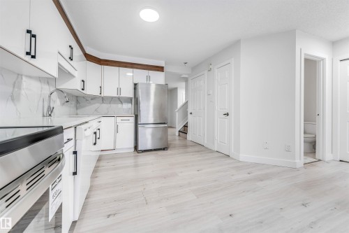 2911 26 Street, Edmonton, AB - Indoor Photo Showing Kitchen