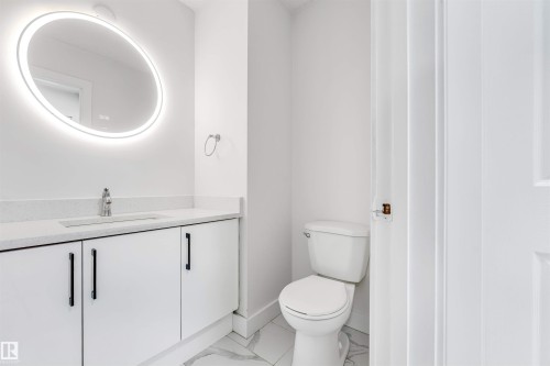 2911 26 Street, Edmonton, AB - Indoor Photo Showing Bathroom