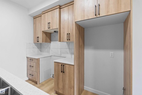 6373 King Wynd, Edmonton, AB - Indoor Photo Showing Kitchen