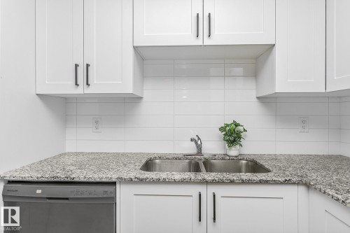 114 9504 182 Street, Edmonton, AB - Indoor Photo Showing Kitchen With Double Sink With Upgraded Kitchen