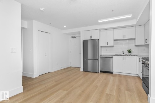 114 9504 182 Street, Edmonton, AB - Indoor Photo Showing Kitchen With Upgraded Kitchen