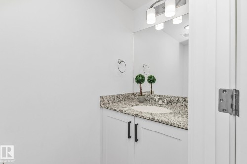 114 9504 182 Street, Edmonton, AB - Indoor Photo Showing Bathroom