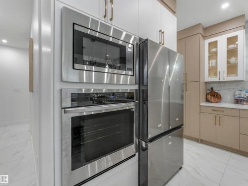 3519 45 Avenue, Beaumont, AB - Indoor Photo Showing Kitchen