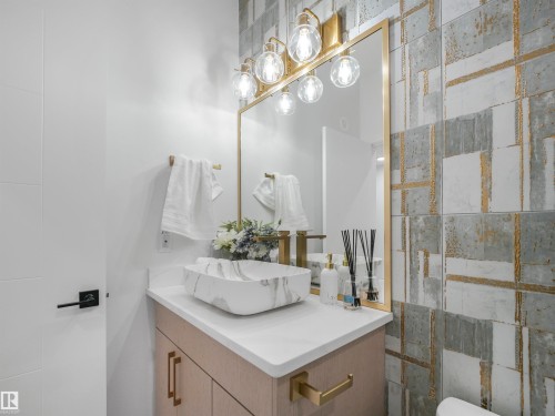 3519 45 Avenue, Beaumont, AB - Indoor Photo Showing Bathroom