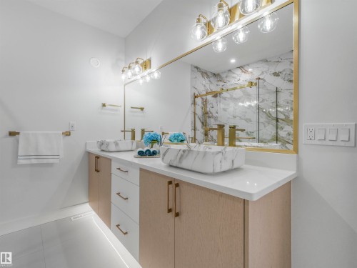 3519 45 Avenue, Beaumont, AB - Indoor Photo Showing Bathroom