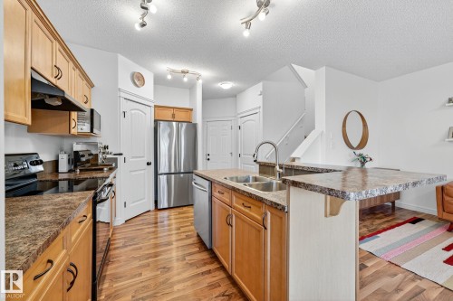 1954 119A Street, Edmonton, AB - Indoor Photo Showing Kitchen With Double Sink With Upgraded Kitchen