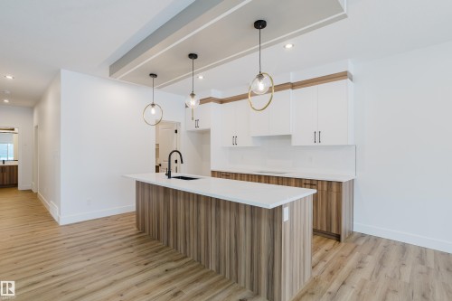709 Elderberry Close, Edmonton, AB - Indoor Photo Showing Kitchen