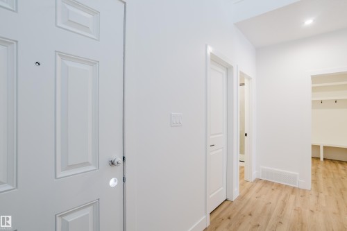 709 Elderberry Close, Edmonton, AB - Indoor Photo Showing Other Room