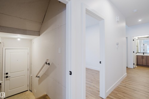 709 Elderberry Close, Edmonton, AB - Indoor Photo Showing Other Room