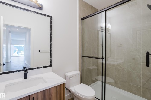 709 Elderberry Close, Edmonton, AB - Indoor Photo Showing Bathroom