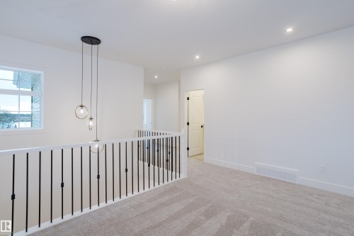 709 Elderberry Close, Edmonton, AB - Indoor Photo Showing Other Room