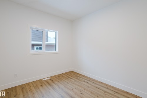 709 Elderberry Close, Edmonton, AB - Indoor Photo Showing Other Room
