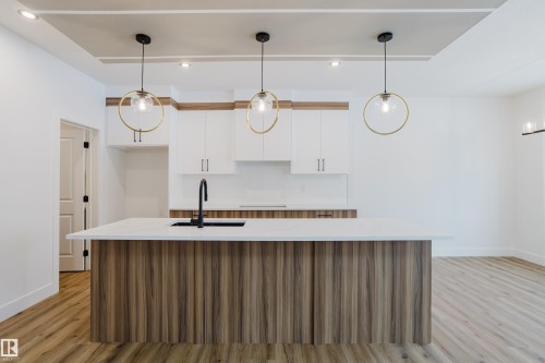 709 Elderberry Close, Edmonton, AB - Indoor Photo Showing Kitchen