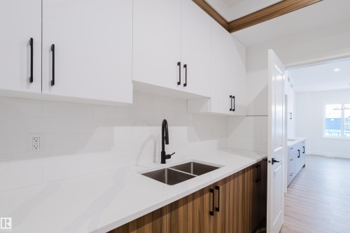 709 Elderberry Close, Edmonton, AB - Indoor Photo Showing Kitchen With Double Sink