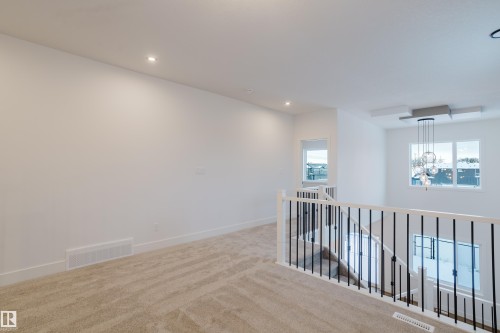 709 Elderberry Close, Edmonton, AB - Indoor Photo Showing Other Room