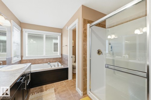 2292 Warry Loop, Edmonton, AB - Indoor Photo Showing Bathroom