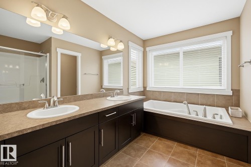 2292 Warry Loop, Edmonton, AB - Indoor Photo Showing Bathroom
