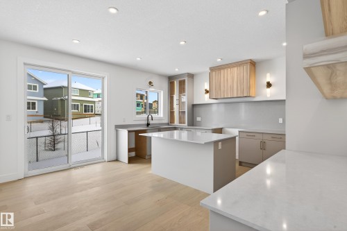 82 Baker Street, Ardrossan, AB - Indoor Photo Showing Kitchen With Upgraded Kitchen