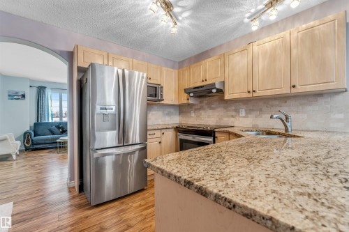1098 Grantham Dr, Edmonton, AB - Indoor Photo Showing Kitchen With Double Sink