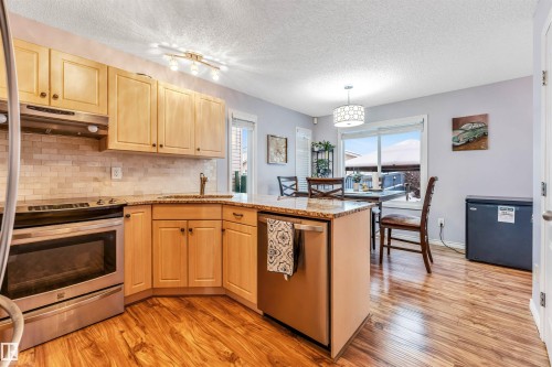 1098 Grantham Dr, Edmonton, AB - Indoor Photo Showing Kitchen