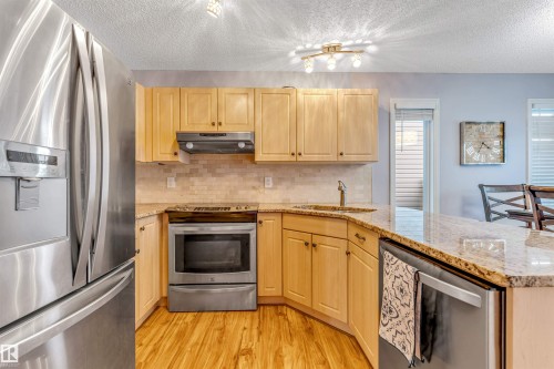 1098 Grantham Dr, Edmonton, AB - Indoor Photo Showing Kitchen