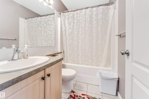 1098 Grantham Dr, Edmonton, AB - Indoor Photo Showing Bathroom