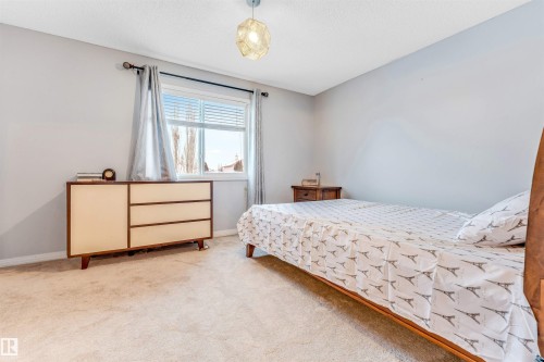 1098 Grantham Dr, Edmonton, AB - Indoor Photo Showing Bedroom