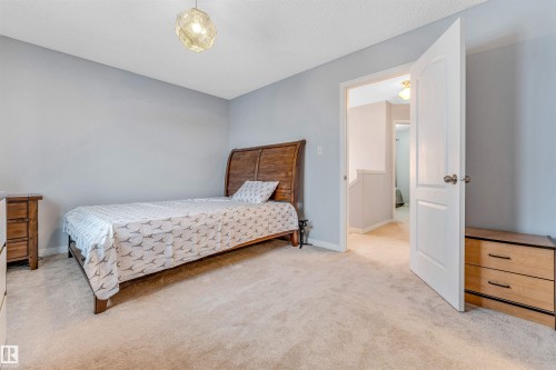 1098 Grantham Dr, Edmonton, AB - Indoor Photo Showing Bedroom
