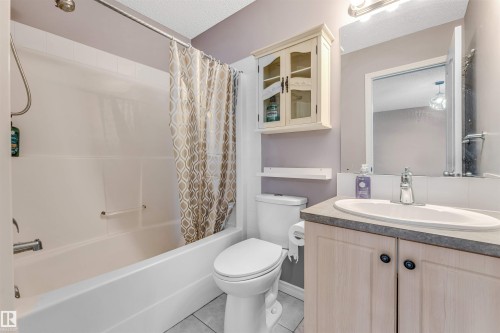 1098 Grantham Dr, Edmonton, AB - Indoor Photo Showing Bathroom