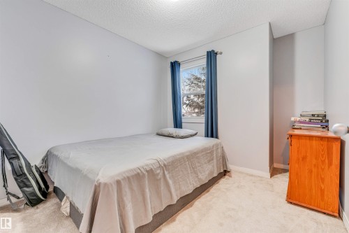 1098 Grantham Dr, Edmonton, AB - Indoor Photo Showing Bedroom