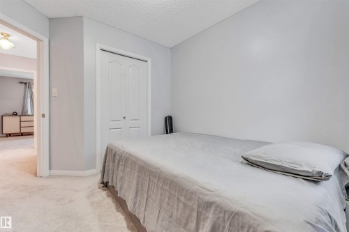 1098 Grantham Dr, Edmonton, AB - Indoor Photo Showing Bedroom
