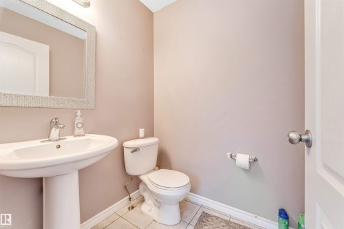 1098 Grantham Dr, Edmonton, AB - Indoor Photo Showing Bathroom
