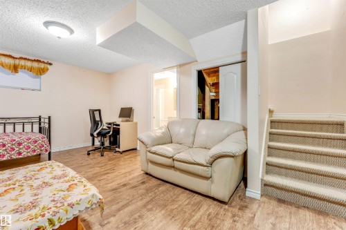 1098 Grantham Dr, Edmonton, AB - Indoor Photo Showing Other Room