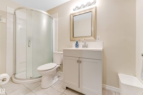 1098 Grantham Dr, Edmonton, AB - Indoor Photo Showing Bathroom