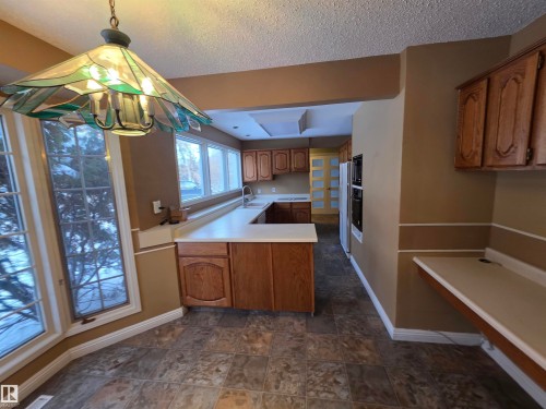 61 52349 Rge Road 233, Rural Strathcona County, AB - Indoor Photo Showing Kitchen