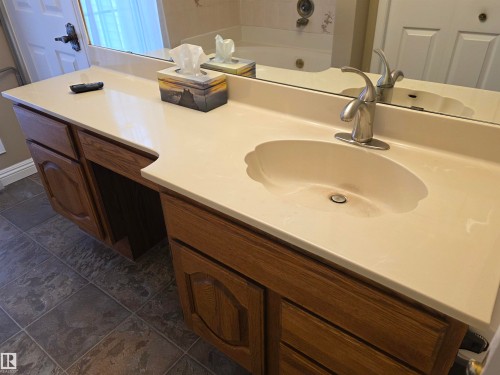 61 52349 Rge Road 233, Rural Strathcona County, AB - Indoor Photo Showing Bathroom