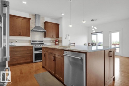 620 42 Street, Edmonton, AB - Indoor Photo Showing Kitchen With Upgraded Kitchen